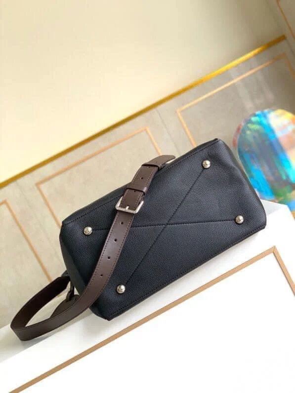 Ladies' dumpling bag fashion ideas -Louis Vuitton Beaubourg Hobo Bag